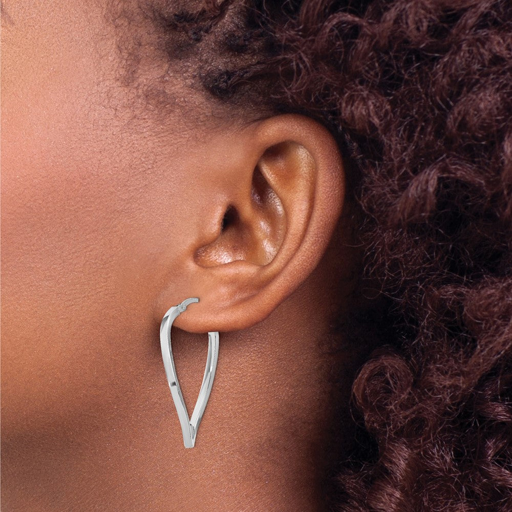 14k White Gold 2mm Polished Twisted Oval Hoop Earrings