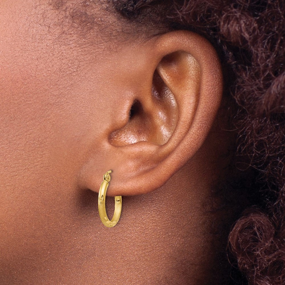14k Yellow Gold Satin and Diamond-Cut 2mm Round Tube Hoop Earrings