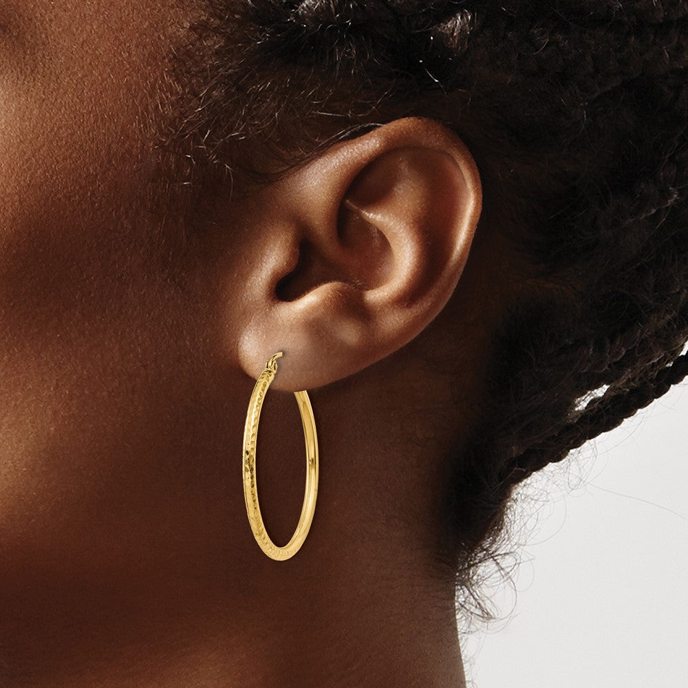 14k Yellow Gold Diamond-cut 2mm Round Tube Hoop Earrings